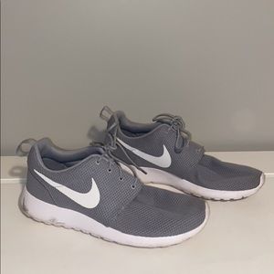 Grey Men’s Nike Roshe Ones Size 11